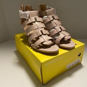 Charming Lady Women’s Shoes  Catana Size 8, Beige,new with box